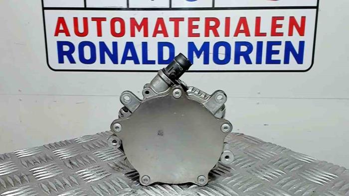 Gebruikte Vacuumpomp Rembekrachtiging Mercedes A (W176) 1.6 A-160 16V Prijs € 50,00 Margeregeling aangeboden door Automaterialen Ronald Morien B.V.