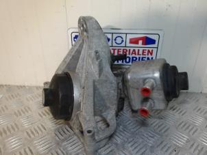 Gebruikte Oliefilterhuis Volkswagen Phaeton (3D) 3.2 V6 30V 4Motion Lang Prijs € 89,00 Margeregeling aangeboden door Automaterialen Ronald Morien B.V.