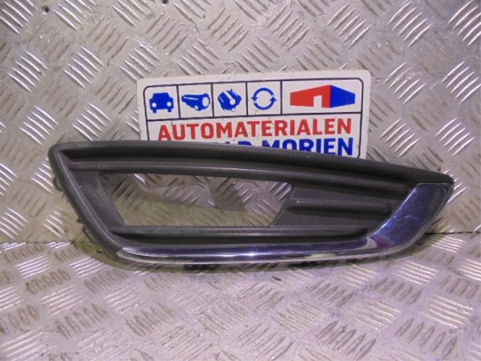 Bumper Rooster van een Ford Focus 3 Wagon 1.0 Ti-VCT EcoBoost 12V 125 2015