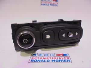 Gebruikte Bediening boordcomputer Renault Trafic (1FL/2FL/3FL/4FL) 1.6 dCi 125 Twin Turbo Prijs € 25,00 Margeregeling aangeboden door Automaterialen Ronald Morien B.V.