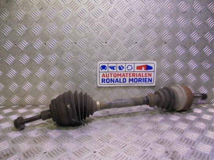 Gebruikte Aandrijfas links-voor Ford Galaxy (WGR) 2.8i V6 Prijs € 35,00 Margeregeling aangeboden door Automaterialen Ronald Morien B.V.