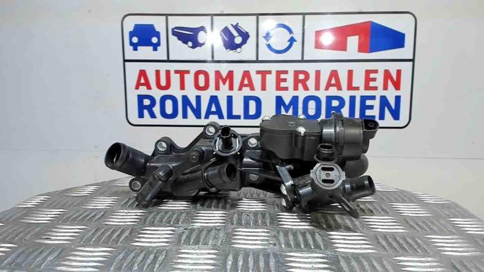 Gebruikte Thermostaathuis Renault Megane IV Grand Coupe (RFBL) 1.2 Energy TCE 130 Prijs € 78,65 Inclusief btw aangeboden door Automaterialen Ronald Morien B.V.