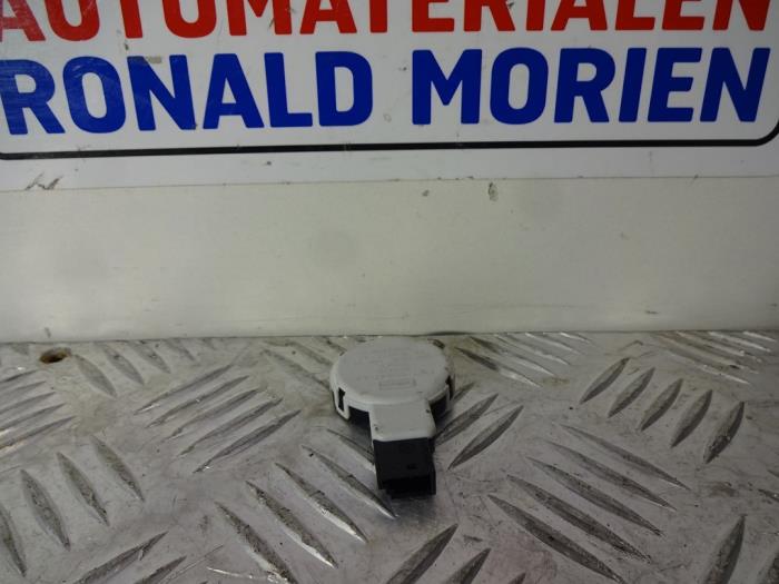Gebruikte Regensensor Ford Focus 3 Wagon 1.0 Ti-VCT EcoBoost 12V 125 Prijs € 25,00 Margeregeling aangeboden door Automaterialen Ronald Morien B.V.