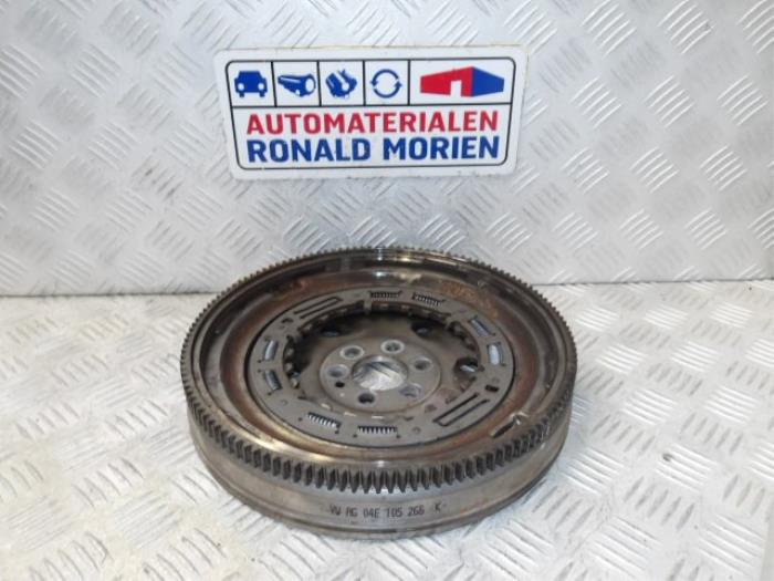 Gebruikte Dubbele massa vliegwiel Volkswagen Golf VIII (CD1) 1.5 eTSI 16V Prijs € 151,25 Inclusief btw aangeboden door Automaterialen Ronald Morien B.V.