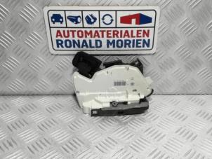 Gebruikte Deurslot Mechaniek 4Deurs rechts-achter Volkswagen Golf VII (AUA) 1.6 TDI BlueMotion 16V Prijs € 14,99 Inclusief btw aangeboden door Automaterialen Ronald Morien B.V.