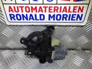 Gebruikte Portierruitmotor Volkswagen Golf VIII (CD1) 1.5 TSI 16V Prijs € 19,00 Inclusief btw aangeboden door Automaterialen Ronald Morien B.V.