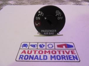 Gebruikte Airbag schakelaar Opel Astra Mk.7 1.4 16V Prijs € 9,99 Inclusief btw aangeboden door Automaterialen Ronald Morien B.V.
