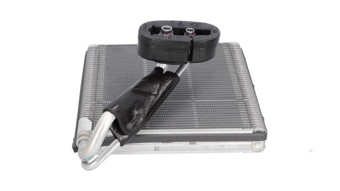 Gebruikte Aircoverdamper Volkswagen Golf VIII (CD1) 1.5 eTSI 16V Prijs € 195,00 Inclusief btw aangeboden door Automaterialen Ronald Morien B.V.