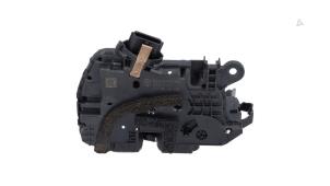 Gebruikte Slotmechaniek Portier 4Deurs links-achter Renault Clio V (RJAB) 1.0 TCe 100 12V Prijs € 40,00 Margeregeling aangeboden door Automaterialen Ronald Morien B.V.