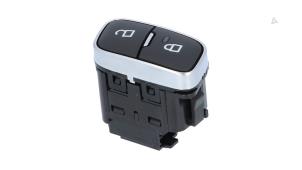 Gebruikte Schakelaar Centr. Deurvergrendeling Ford Kuga II (DM2) 1.5 EcoBoost 16V 4x4 Prijs € 8,26 Margeregeling aangeboden door Automaterialen Ronald Morien B.V.