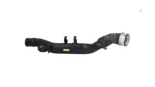 Gebruikte Intercooler Buis Volkswagen Scirocco (137/13AD) 2.0 TSI 16V Prijs € 49,00 Margeregeling aangeboden door Automaterialen Ronald Morien B.V.