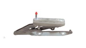 Gebruikte Motorkap Scharnier Landrover Range Rover Sport (LS) 3.0 S TDV6 Prijs € 25,00 Margeregeling aangeboden door Automaterialen Ronald Morien B.V.