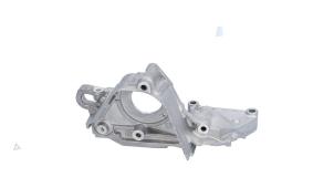 Gebruikte Dynamosteun onder Volkswagen Transporter/Caravelle T6 2.0 TDI 204 4Motion Prijs € 135,00 Inclusief btw aangeboden door Automaterialen Ronald Morien B.V.