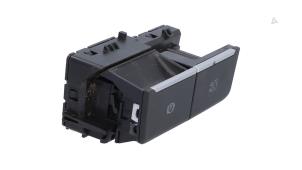 Gebruikte Schakelaar handrem Volkswagen Golf VIII (CD1) 1.5 TSI BlueMotion 16V Prijs € 25,00 Inclusief btw aangeboden door Automaterialen Ronald Morien B.V.