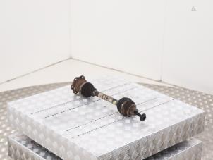 Gebruikte Aandrijfas links-voor Audi A4 Quattro (B8) 2.0 TFSI 16V Prijs € 75,00 Margeregeling aangeboden door Automaterialen Ronald Morien B.V.