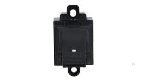 Gebruikte Ruit schakelaar elektrisch Ford Ranger 2.0 EcoBlue 16V 4x4 Prijs € 19,00 Margeregeling aangeboden door Automaterialen Ronald Morien B.V.