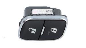 Gebruikte Centrale deurvergrendeling Schakelaar Ford Ranger 2.0 EcoBlue 16V 4x4 Prijs € 15,00 Margeregeling aangeboden door Automaterialen Ronald Morien B.V.