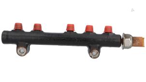 Gebruikte Injector brug Peugeot 3008 II (M4/MC/MJ/MR) 1.6 BlueHDi 120 Prijs € 35,00 Margeregeling aangeboden door Automaterialen Ronald Morien B.V.