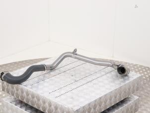 Gebruikte Intercooler Buis Renault Master III (MA/MB/MC/MD/MH/MF/MG/MH) 2.3 dCi 135 16V RWD Prijs € 149,00 Margeregeling aangeboden door Automaterialen Ronald Morien B.V.