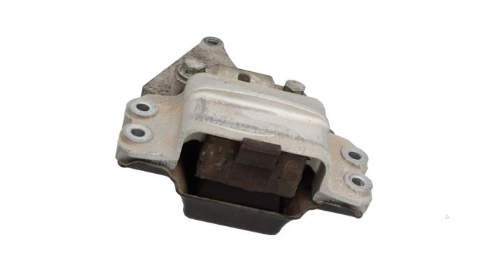 Gebruikte Motorrubber Volkswagen Jetta IV (162/16A) 1.4 TSI Hybrid 16V Prijs € 19,00 Margeregeling aangeboden door Automaterialen Ronald Morien B.V.