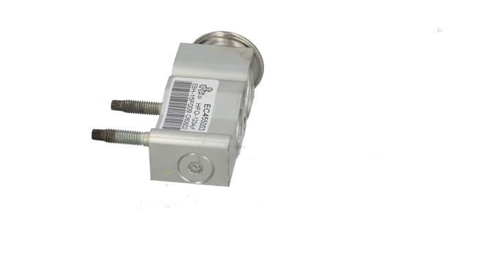 Gebruikte Airco expansieklep Peugeot 308 SW (L4/L9/LC/LJ/LR) 1.6 BlueHDi 120 Prijs € 35,00 Margeregeling aangeboden door Automaterialen Ronald Morien B.V.