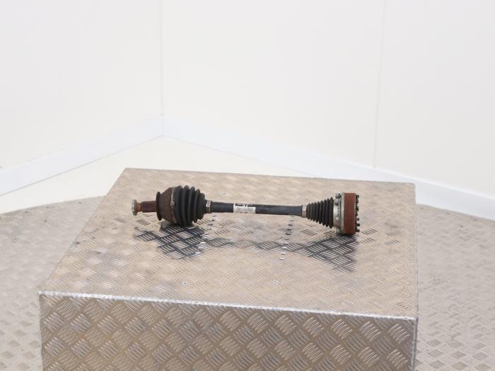 Gebruikte Aandrijfas links-voor Volkswagen Polo V (6R) 1.4 TDI DPF BlueMotion technology Prijs € 25,00 Margeregeling aangeboden door Automaterialen Ronald Morien B.V.
