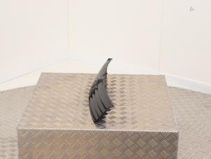 Gebruikte Grille Volkswagen Passat (3B2) 2.8 30V Prijs € 25,00 Margeregeling aangeboden door Automaterialen Ronald Morien B.V.