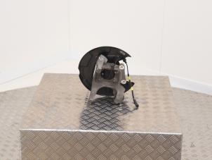 Gebruikte Fusee rechts-achter Ford Mondeo V Wagon 2.0 Hybrid 16V Prijs € 125,00 Margeregeling aangeboden door Automaterialen Ronald Morien B.V.