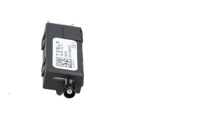 Gebruikte Antenne Tesla Model Y (5YJY) EV 4x4 Prijs € 39,00 Inclusief btw aangeboden door Automaterialen Ronald Morien B.V.