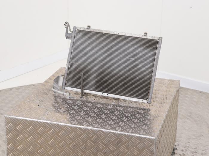 Gebruikte Airco Condensor Ford Fiesta 6 (JA8) 1.0 EcoBoost 12V 100 Prijs € 49,00 Margeregeling aangeboden door Automaterialen Ronald Morien B.V.