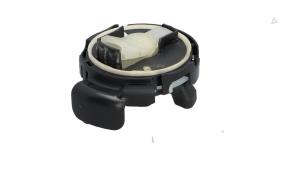 Gebruikte Sensor Airbag Seat Arona (KJX) 1.0 TSI 12V Prijs € 20,00 Margeregeling aangeboden door Automaterialen Ronald Morien B.V.