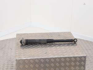 Gebruikte Schokdemper links-achter Seat Arona (KJX) 1.0 TSI 12V Prijs € 25,00 Margeregeling aangeboden door Automaterialen Ronald Morien B.V.