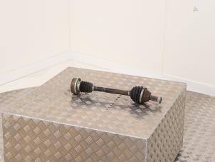 Gebruikte Aandrijfas links-voor Volkswagen Polo V (6R) 1.2 12V BlueMotion Technology Prijs € 19,00 Margeregeling aangeboden door Automaterialen Ronald Morien B.V.