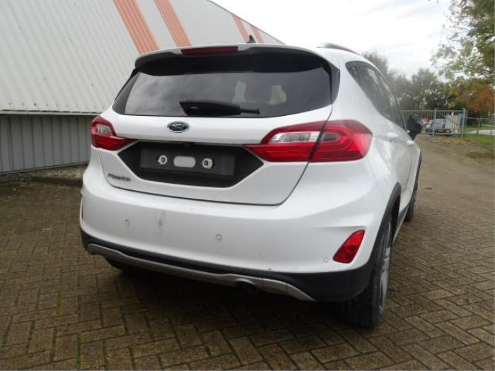 Achterbumper van een Ford Fiesta 7 1.0 EcoBoost 12V 125 2020