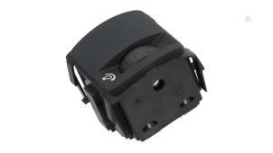 Gebruikte Cockpit dimmer Renault Clio IV (5R) 1.6 Turbo 16V RS 200 EDC Prijs € 10,00 Margeregeling aangeboden door Automaterialen Ronald Morien B.V.