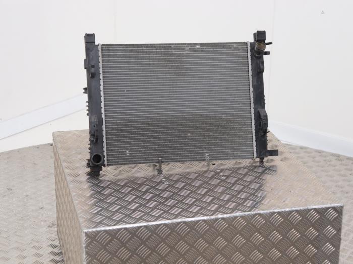 Gebruikte Radiateur Renault Clio IV (5R) 1.6 Turbo 16V RS 200 EDC Prijs € 49,00 Margeregeling aangeboden door Automaterialen Ronald Morien B.V.
