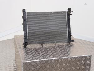 Gebruikte Radiateur Renault Clio IV (5R) 1.6 Turbo 16V RS 200 EDC Prijs € 49,00 Margeregeling aangeboden door Automaterialen Ronald Morien B.V.