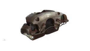 Gebruikte Remklauw (Tang) rechts-voor Ford Fiesta 7 1.0 EcoBoost 12V Prijs € 39,00 Margeregeling aangeboden door Automaterialen Ronald Morien B.V.