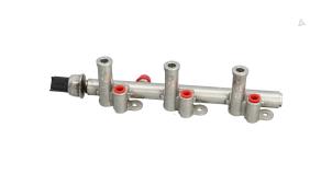 Gebruikte Injector brug Peugeot 308 SW (L4/L9/LC/LJ/LR) 1.2 12V e-THP PureTech 130 Prijs € 39,00 Margeregeling aangeboden door Automaterialen Ronald Morien B.V.