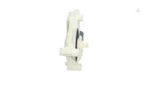 Gebruikte Motor electrisch raam Peugeot 308 SW (L4/L9/LC/LJ/LR) 1.5 BlueHDi 130 Prijs € 25,00 Margeregeling aangeboden door Automaterialen Ronald Morien B.V.