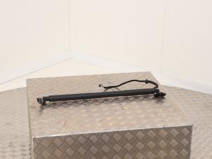 Gebruikte Achterklep motor Porsche Cayenne III (9YA) 3.0 V6 Turbo 24V E-Hybrid Prijs € 165,00 Inclusief btw aangeboden door Automaterialen Ronald Morien B.V.