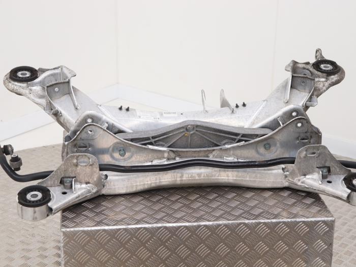 Gebruikte Subframe Bentley Continental GT 6.0 W12 48V Prijs € 50,00 Margeregeling aangeboden door Automaterialen Ronald Morien B.V.