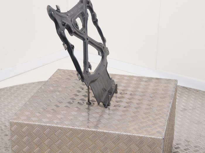Subframe van een Porsche Cayenne III (9YA) 3.0 V6 Turbo 24V E-Hybrid 2022