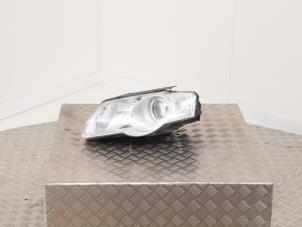 Gebruikte Linker Koplamp Volkswagen Passat Variant (3C5) 1.6 TDI 16V Bluemotion Prijs € 75,00 Margeregeling aangeboden door Automaterialen Ronald Morien B.V.