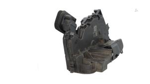 Gebruikte Deurslot Mechaniek 4Deurs rechts-voor Volkswagen Golf VII (AUA) e-Golf Prijs € 25,00 Margeregeling aangeboden door Automaterialen Ronald Morien B.V.