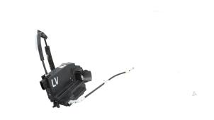 Gebruikte Deurslot Mechaniek 4Deurs links-voor Peugeot 308 SW (L4/L9/LC/LJ/LR) 1.2 12V e-THP PureTech 130 Prijs € 25,00 Margeregeling aangeboden door Automaterialen Ronald Morien B.V.