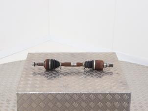 Gebruikte Homokineetas links-voor Renault Captur (2R) 1.2 TCE 16V EDC Prijs € 75,00 Margeregeling aangeboden door Automaterialen Ronald Morien B.V.