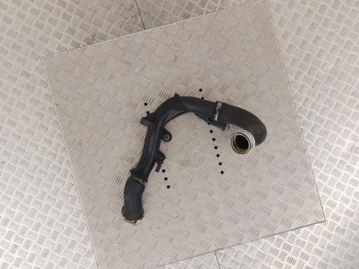 Gebruikte Intercooler Buis Volkswagen Passat (3C2) 2.0 TDI 16V 140 Prijs € 35,00 Margeregeling aangeboden door Automaterialen Ronald Morien B.V.