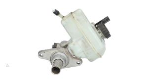 Gebruikte Hoofdremcilinder Volkswagen Passat (3C2) 2.0 TDI 16V 140 Prijs € 29,00 Margeregeling aangeboden door Automaterialen Ronald Morien B.V.