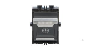 Gebruikte Schakelaar handrem Opel Astra L (F3/FB/FM/FP) 1.6 Plug-in Hybrid Turbo 16V Prijs € 34,99 Inclusief btw aangeboden door Automaterialen Ronald Morien B.V.